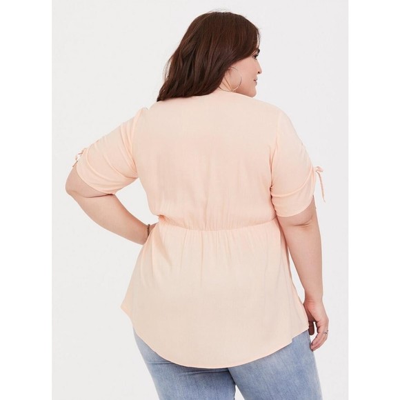 TORRID Womens Blouse Size 00 Peach Rayon Short Sleeve Button Front Top 10 M/L - Picture 3 of 8
